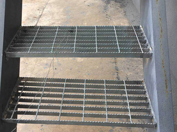 鋼梯踏步板安裝方式以及技術要求